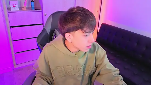 onlinenico online show from September 26, 2025, 10:05 pm