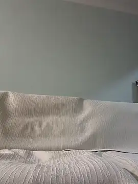 miniyellower online show from October 25, 2025, 12:04 pm