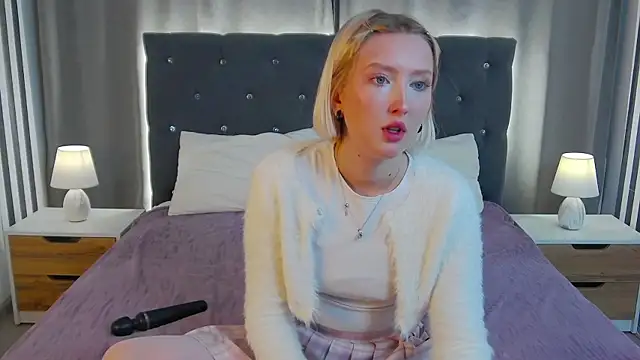 MarianeSun online show from December 3, 2025, 4:13 am