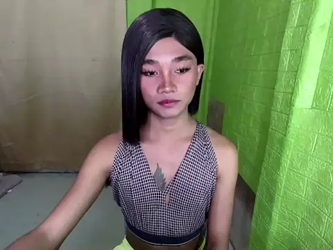 Petite HugeCock online show from September 20, 2025, 12:32 pm