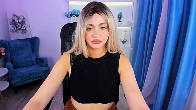 LeslieMineg online show from November 21, 2025, 8:08 pm