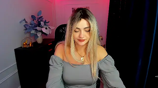 LeslieMineg online show from November 24, 2025, 7:47 pm