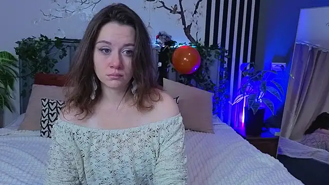 Snapshot of SkyHelen chatting on October 21, 2025, 4:56 am SkyHelen online show from October 21, 2025, 4:56 am