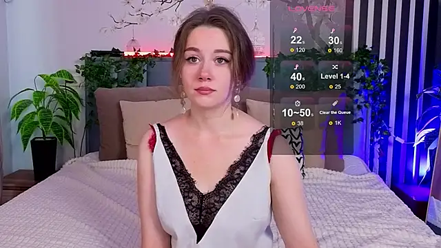 Snapshot of SkyHelen chatting on October 6, 2025, 5:30 am SkyHelen online show from October 6, 2025, 5:30 am