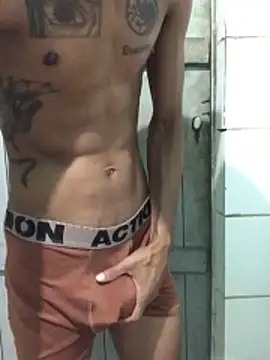lcsexy45 online show from May 27, 2026, 5:42 pm
