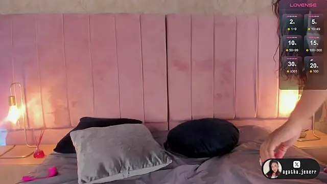 agatha jener online show from September 10, 2025, 11:53 am