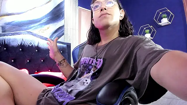 Snapshot of christina_vamp1 chatting on October 1, 2025, 1:59 pm christina vamp1 online show from October 1, 2025, 1:59 pm