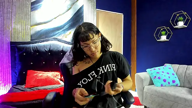 Snapshot of christina_vamp1 chatting on October 5, 2025, 1:57 pm christina vamp1 online show from October 5, 2025, 1:57 pm