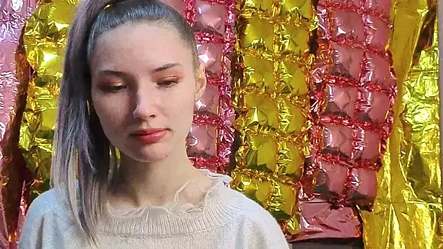  kikiclark   online show from April 16, 2026, 8:20 pm