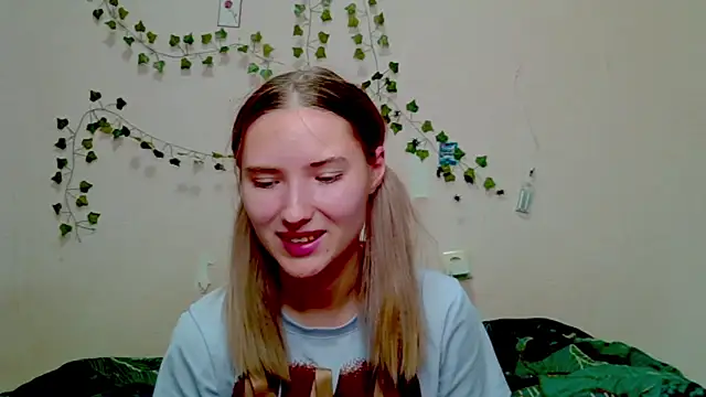  kikiclark   online show from November 23, 2025, 8:52 pm