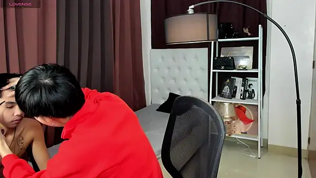 xxxhugecocktwinkxxx online show from October 5, 2025, 5:03 pm