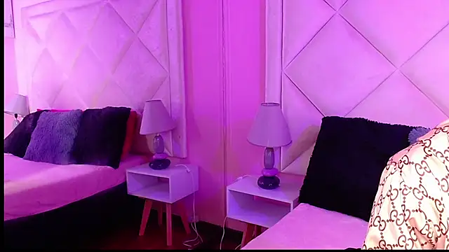 Miaa Smithh   online show from November 29, 2025, 11:10 am