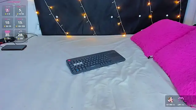 Danaa moore  online show from October 11, 2025, 3:51 am