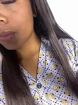 SereiaHott online show from April 17, 2026, 5:32 am