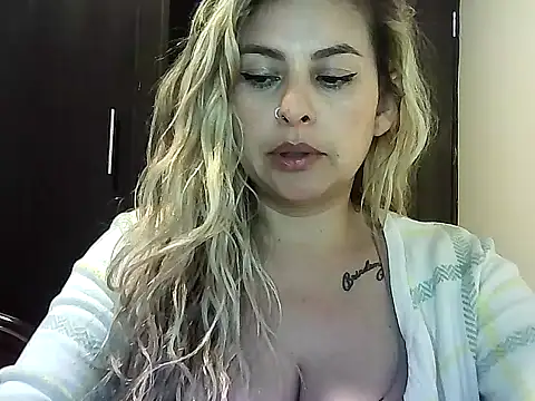 Valery  Rouse  online show from November 26, 2025, 4:01 am