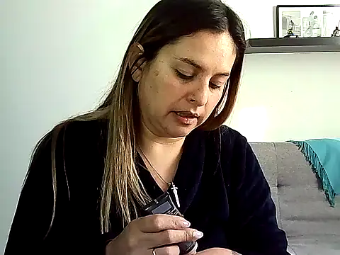 Valery  Rouse  online show from July 6, 2026, 1:07 pm