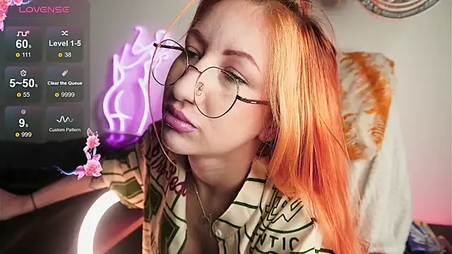 DaddysLittleSlutfox online show from September 10, 2025, 6:45 am