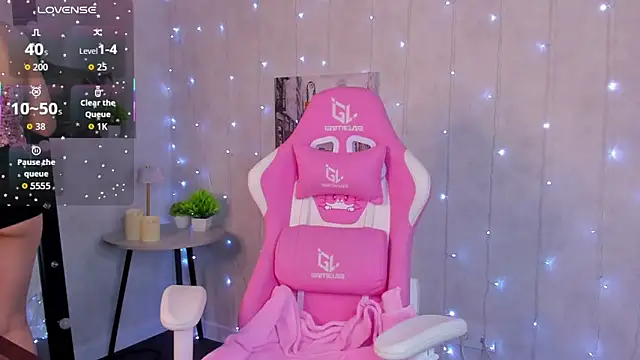 Snapshot of Lynn_Martin chatting on October 13, 2025, 1:07 am Lynn Martin online show from October 13, 2025, 1:07 am