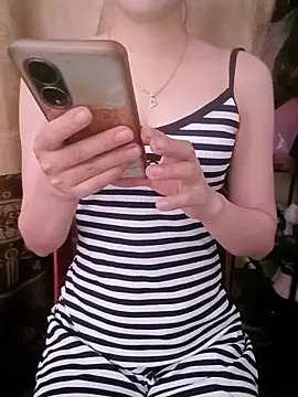 Snapshot of CherryBeii chatting on July 18, 2026, 4:32 am CherryBeii online show from July 18, 2026, 4:32 am