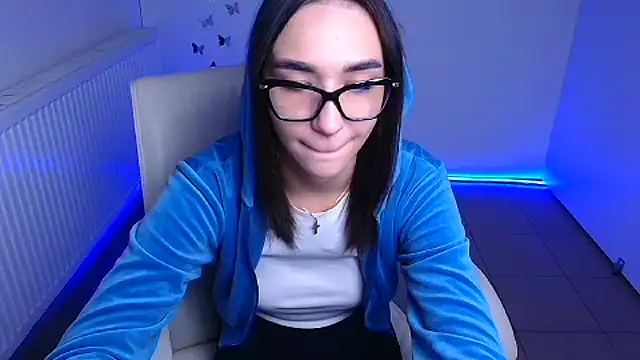 Snapshot of Bella_Night4 chatting on September 18, 2025, 5:43 am Bella Night4 online show from September 18, 2025, 5:43 am