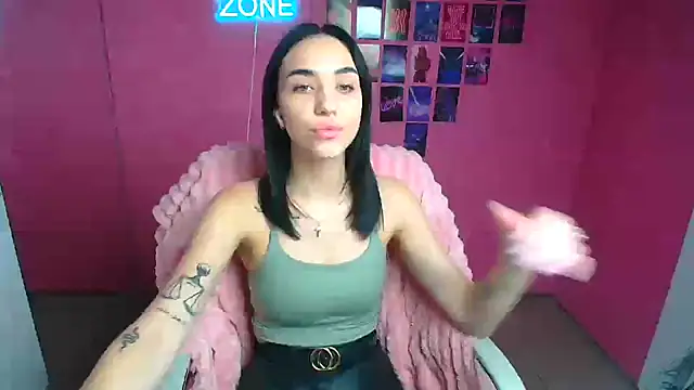 Snapshot of Bella_Night4 chatting on October 29, 2025, 7:29 am Bella Night4 online show from October 29, 2025, 7:29 am