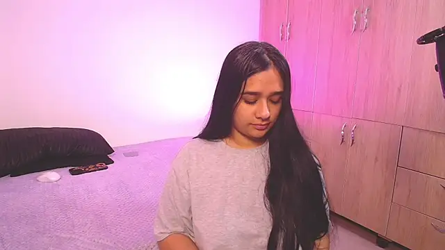 mae nathan  online show from September 9, 2025, 2:15 pm