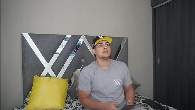 massimo vidal  online show from September 20, 2025, 1:38 pm