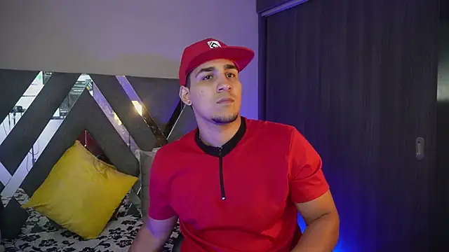 massimo vidal  online show from September 28, 2025, 3:02 am