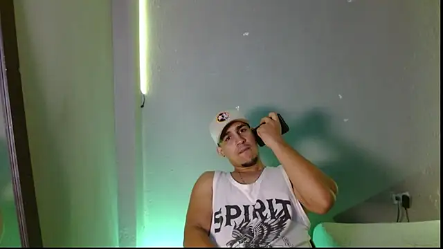 massimo vidal  online show from December 13, 2025, 11:44 pm