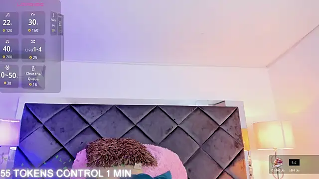 LuciaCollins  online show from November 14, 2025, 12:53 pm