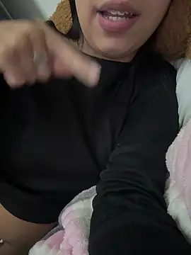 Snapshot of lulizoee chatting on June 18, 2026, 6:24 pm lulizoee online show from June 18, 2026, 6:24 pm