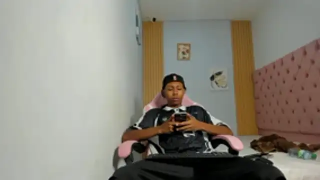 Jax Maliq online show from October 28, 2025, 2:12 am