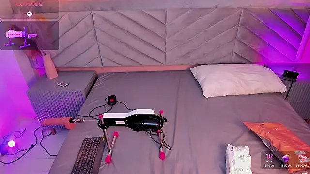 Mia Valentine  online show from October 30, 2025, 9:55 pm