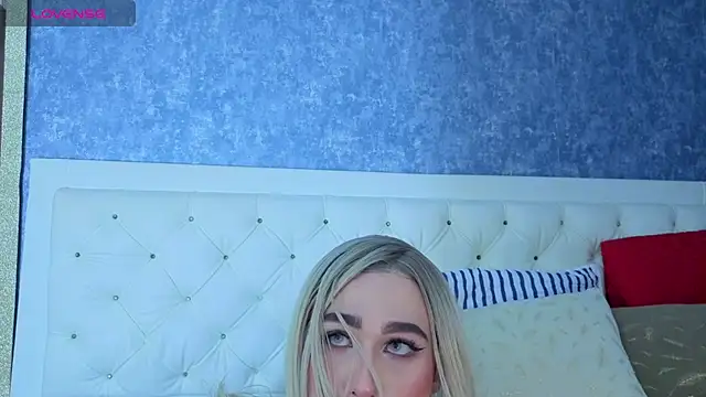 Snapshot of saraah_queen1 chatting on October 12, 2025, 4:36 am saraah queen1 online show from October 12, 2025, 4:36 am