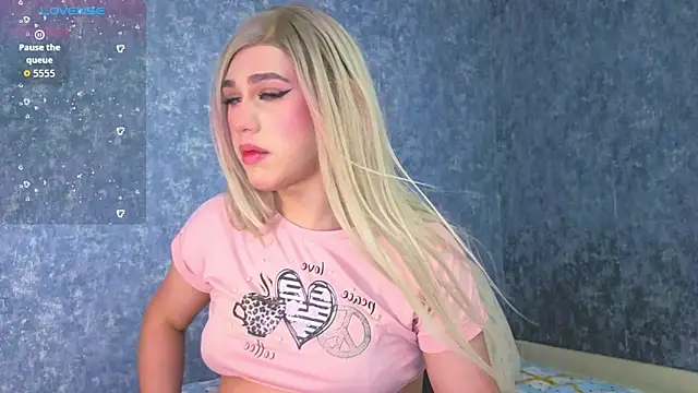 Snapshot of saraah_queen1 chatting on March 4, 2026, 4:42 am saraah queen1 online show from March 4, 2026, 4:42 am