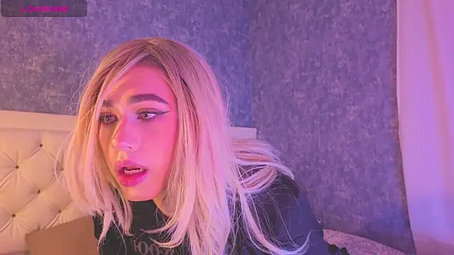 Snapshot of saraah_queen1 chatting on October 28, 2025, 5:08 am saraah queen1 online show from October 28, 2025, 5:08 am