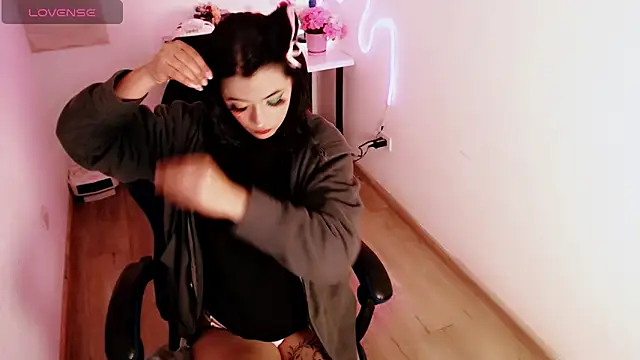 Lunyhose online show from March 10, 2026, 8:46 pm