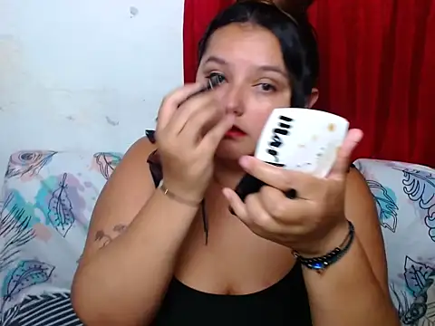 KeilyHall online show from December 5, 2025, 3:38 am