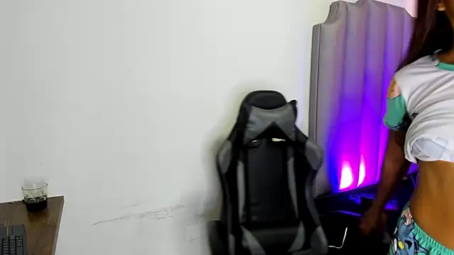 Snapshot of Miaa_Rosse chatting on October 19, 2025, 12:41 pm Miaa Rosse online show from October 19, 2025, 12:41 pm