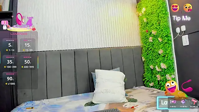 Skarlett hot  online show from November 23, 2025, 8:19 pm