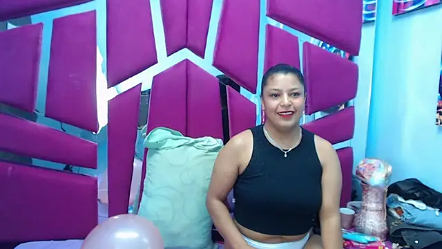 Carolina Suarez  online show from March 17, 2026, 2:25 am