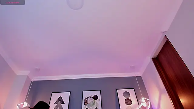 Nina Ford online show from November 26, 2025, 3:06 am