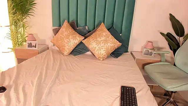 MissMahala  online show from September 17, 2025, 8:00 pm