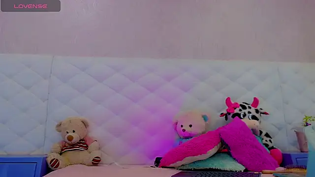 hanna sweett34 online show from November 4, 2025, 7:06 pm