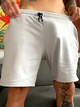 Snapshot of MagicLex1 chatting on October 13, 2025, 8:32 pm MagicLex1 online show from October 13, 2025, 8:32 pm