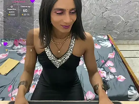 Snapshot of LuvLayla chatting on July 29, 2026, 6:29 pm LuvLayla online show from July 29, 2026, 6:29 pm