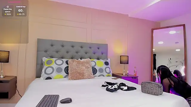 ALICESANDOVAL online show from December 3, 2025, 11:31 am