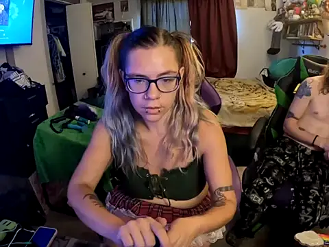 R4inbowK1tty online show from October 13, 2025, 4:08 pm