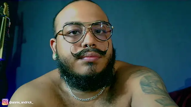  leda swan  online show from October 2, 2025, 1:03 pm