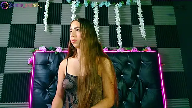  leda swan  online show from February 6, 2026, 1:07 pm